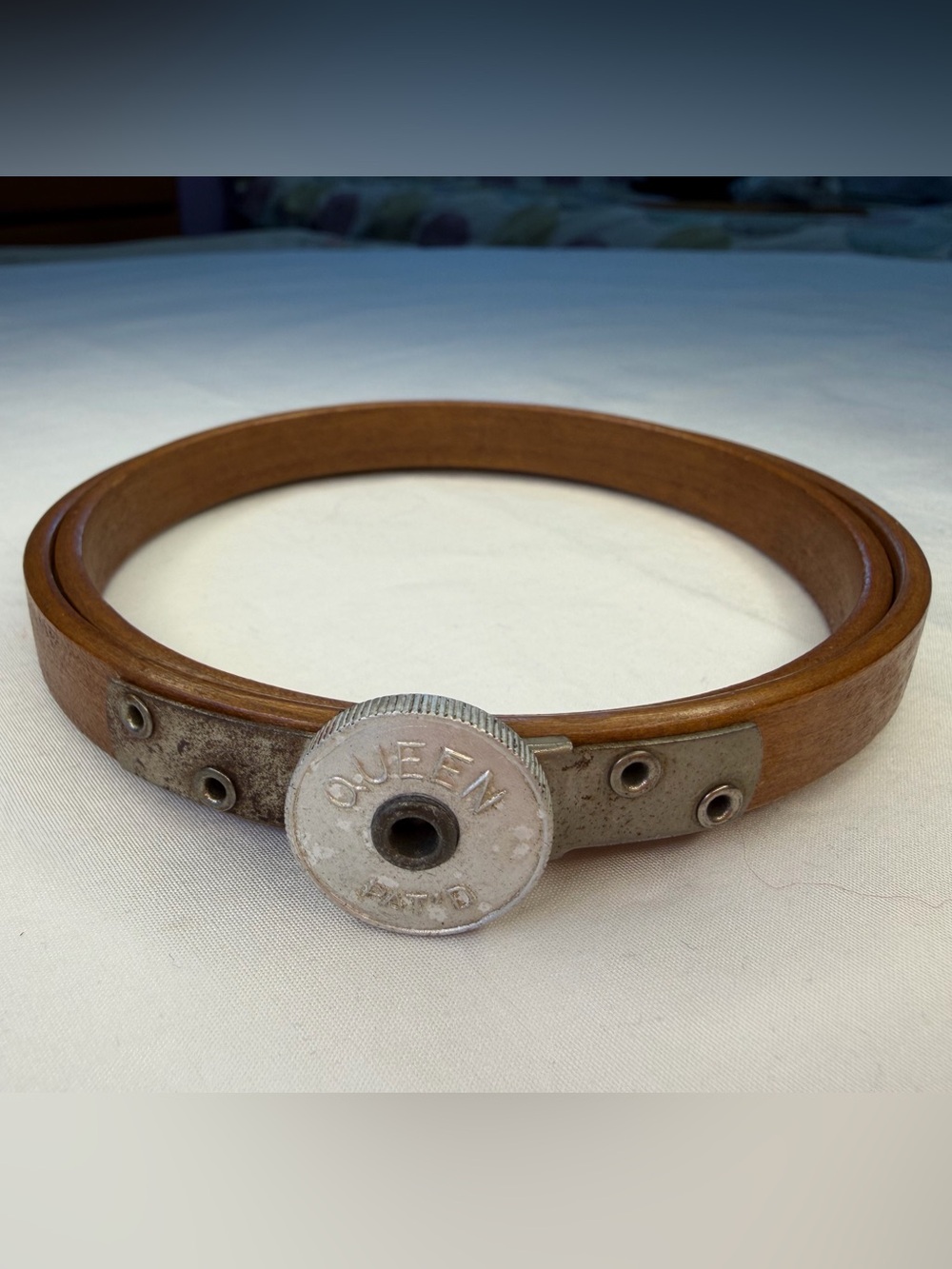 Vintage 5" Queen Wood Embroidery Hoop Tension Wheel Felt Lined Made in USA